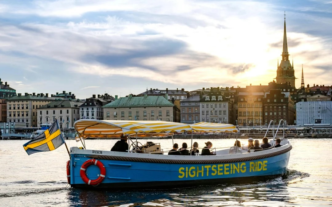 Stockholm: City Sightseeing Live Guided Cruise on an Eco-Friendly Electric Boat Image 6