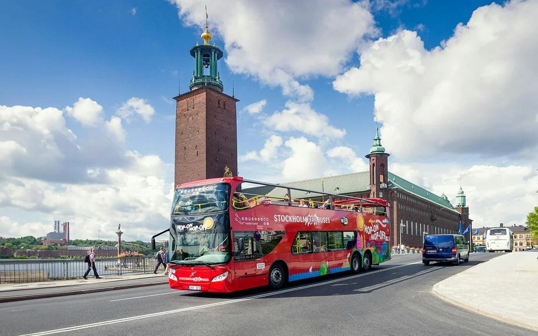 RED Sightseeing: Stockholm Hop-on Hop-off Bus with Optional Boat Tour Image 1