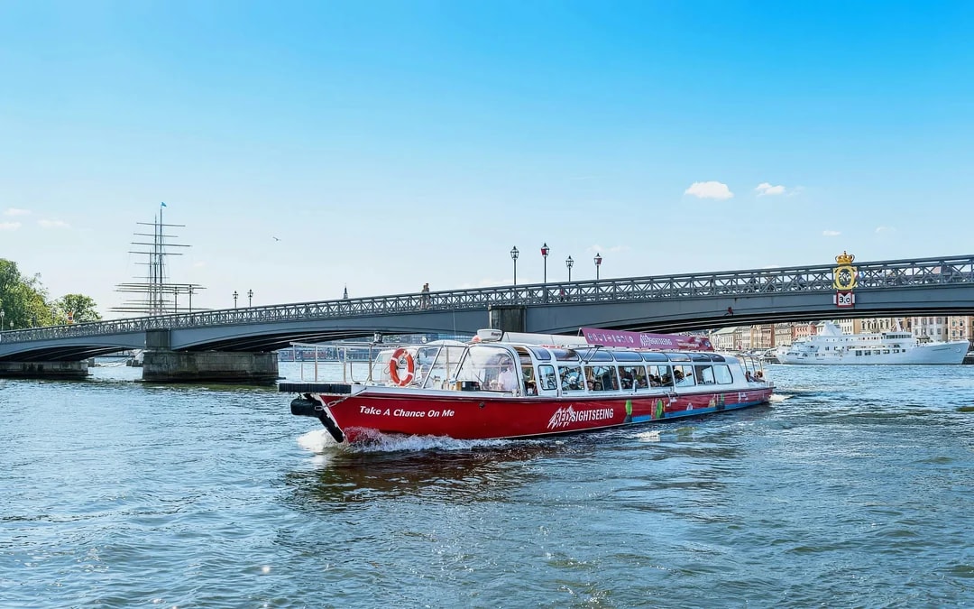 Stockholm: Royal Bridges & Canal Boat Tour with Audio Guide Image 6