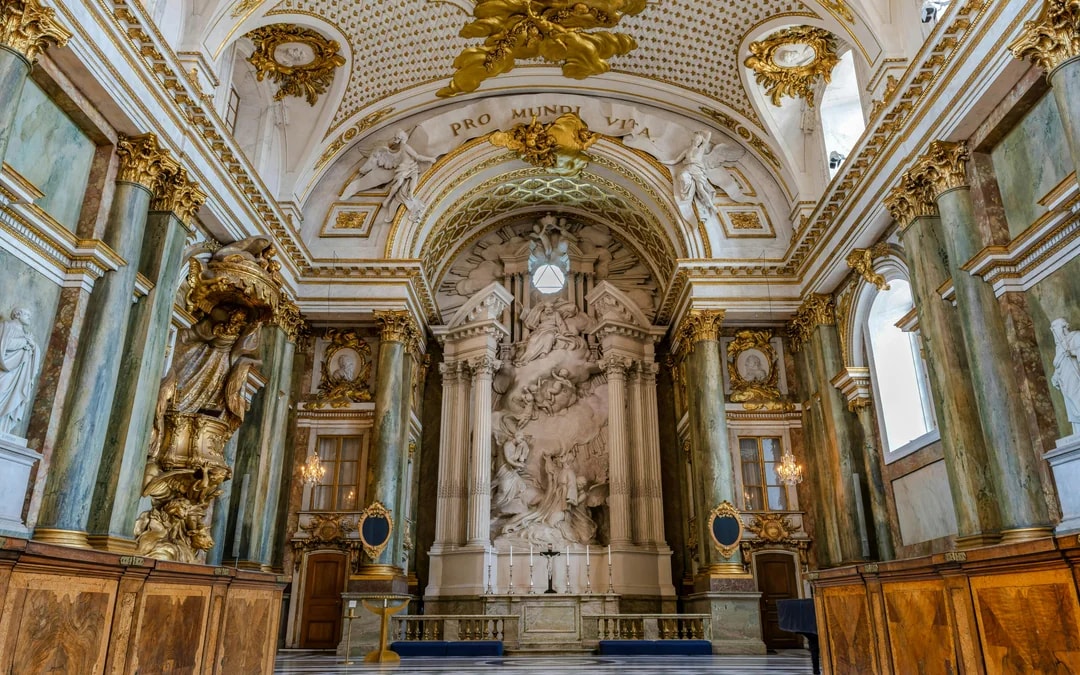 Stockholm Royal Palace Guided Tour & Canal Cruise Image 3