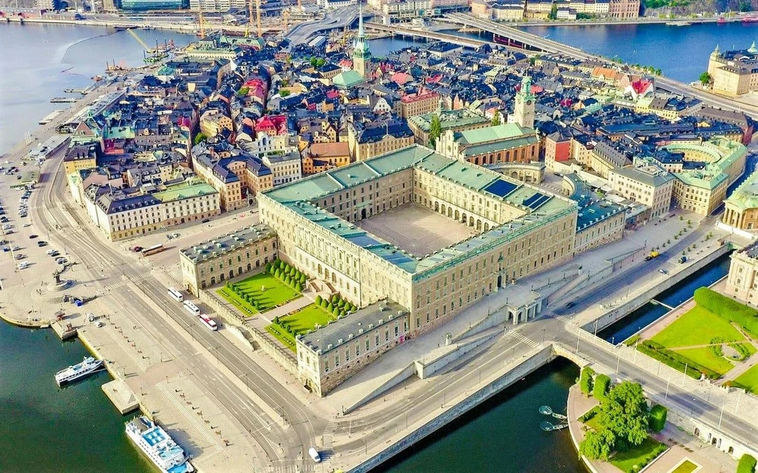 Stockholm Royal Palace Guided Tour & Canal Cruise Image 6