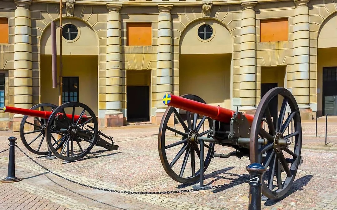 Stockholm Royal Palace Guided Tour & Canal Cruise Image 7