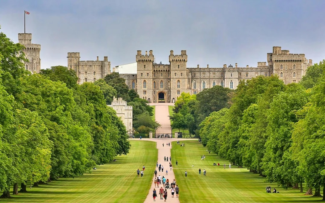 Stonehenge, Windsor Castle and Bath with Pub Lunch in Lacock Image 6