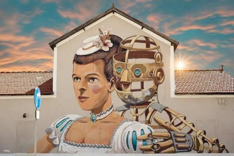 Street art and undiscovered Lisbon tour by tuk tuk