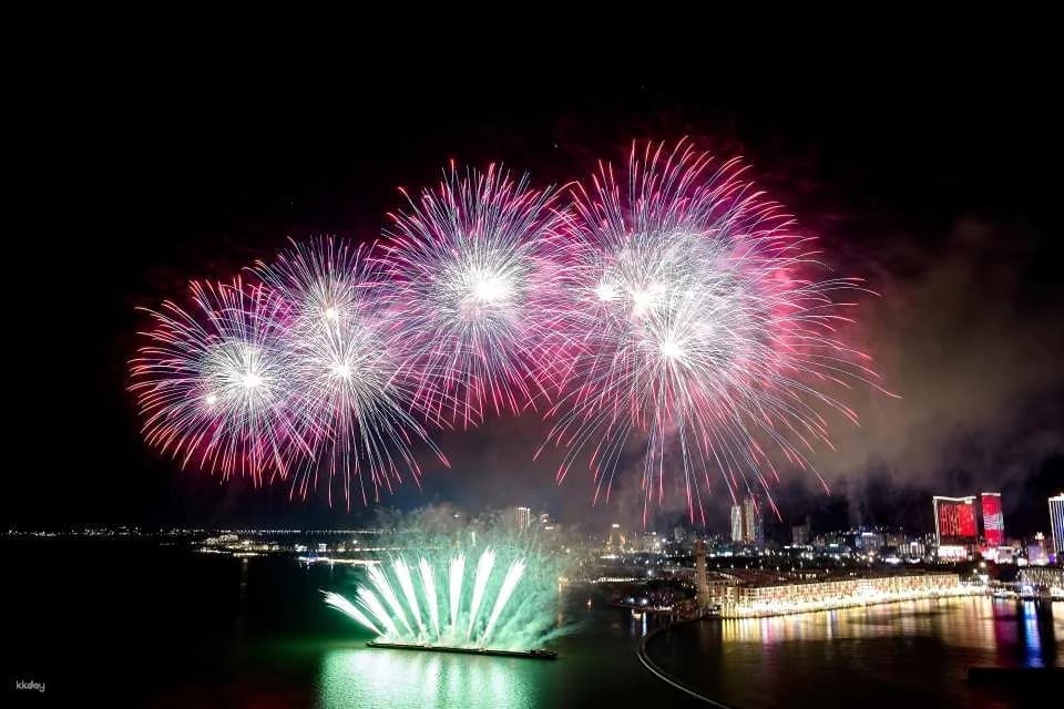 Sun Bavaria Ha Long: Dining, Fireworks & 3D Mapping Show | Vietnam