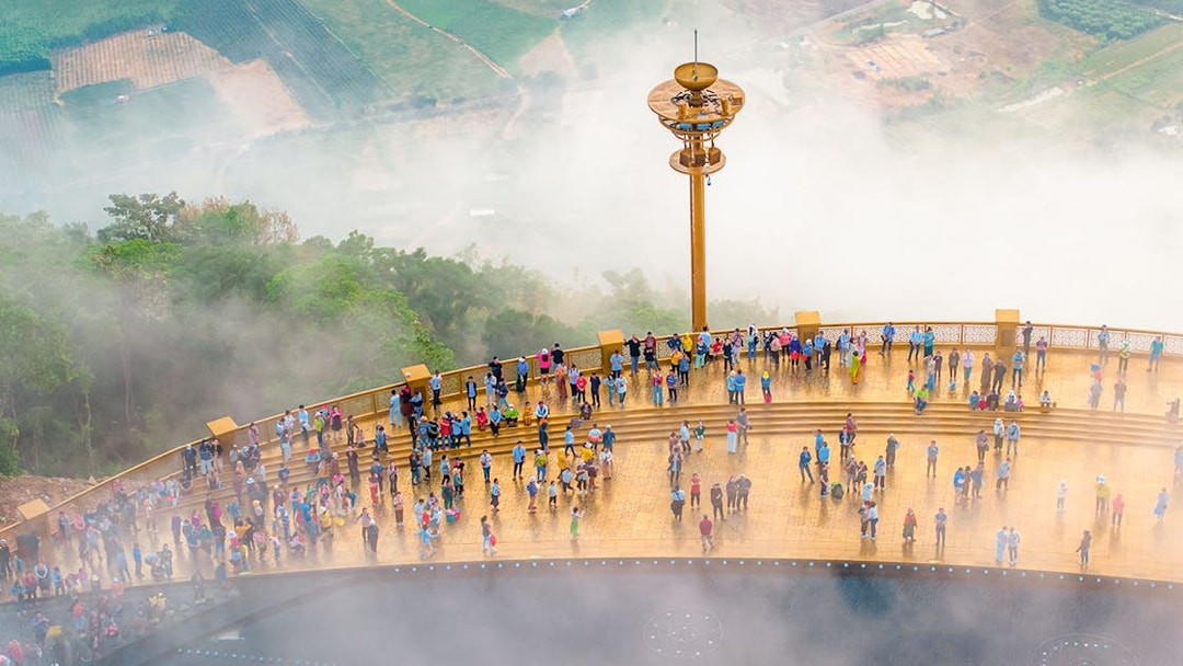 Visitors on the observation deck at Van Son Peak, Sun World Ba Den Mountain.