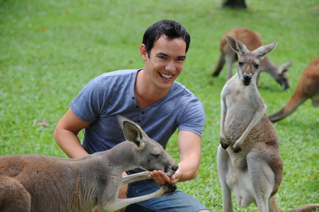 From Sunshine Coast: Australia Zoo Tickets with Transfers