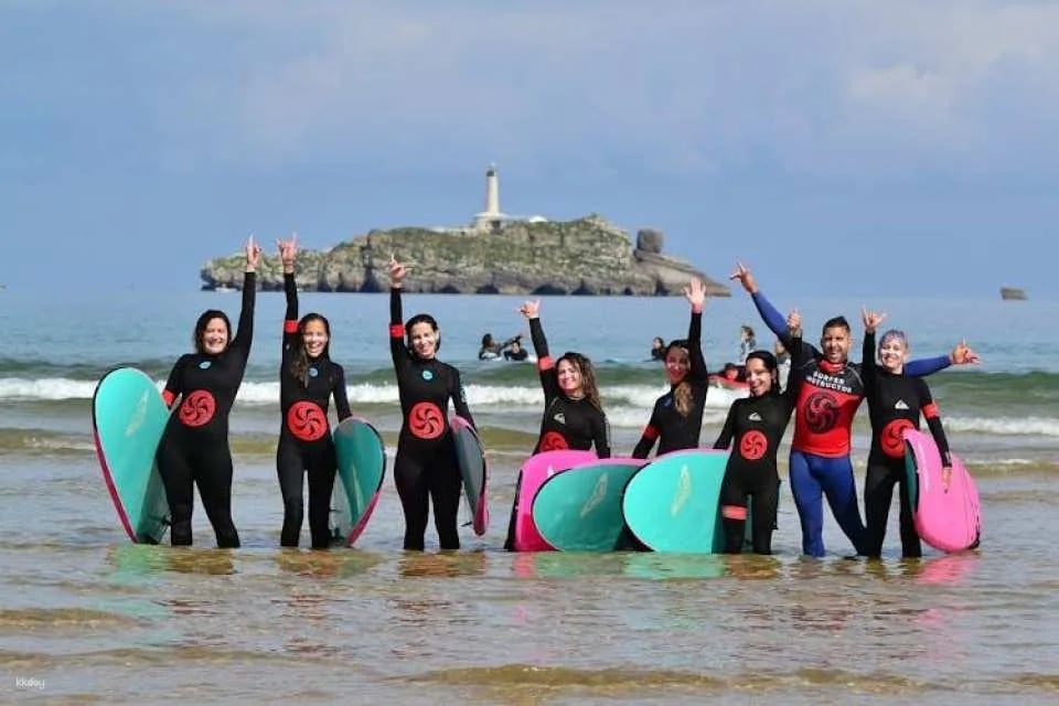 Surf lesson for all skill levels in Somo