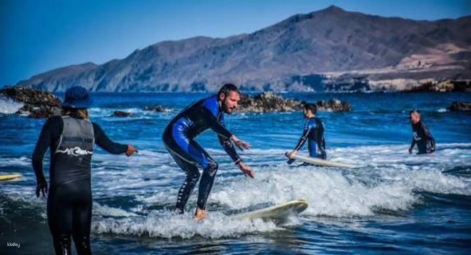 Surfing lessons in the south of Fuerteventura with transfers
