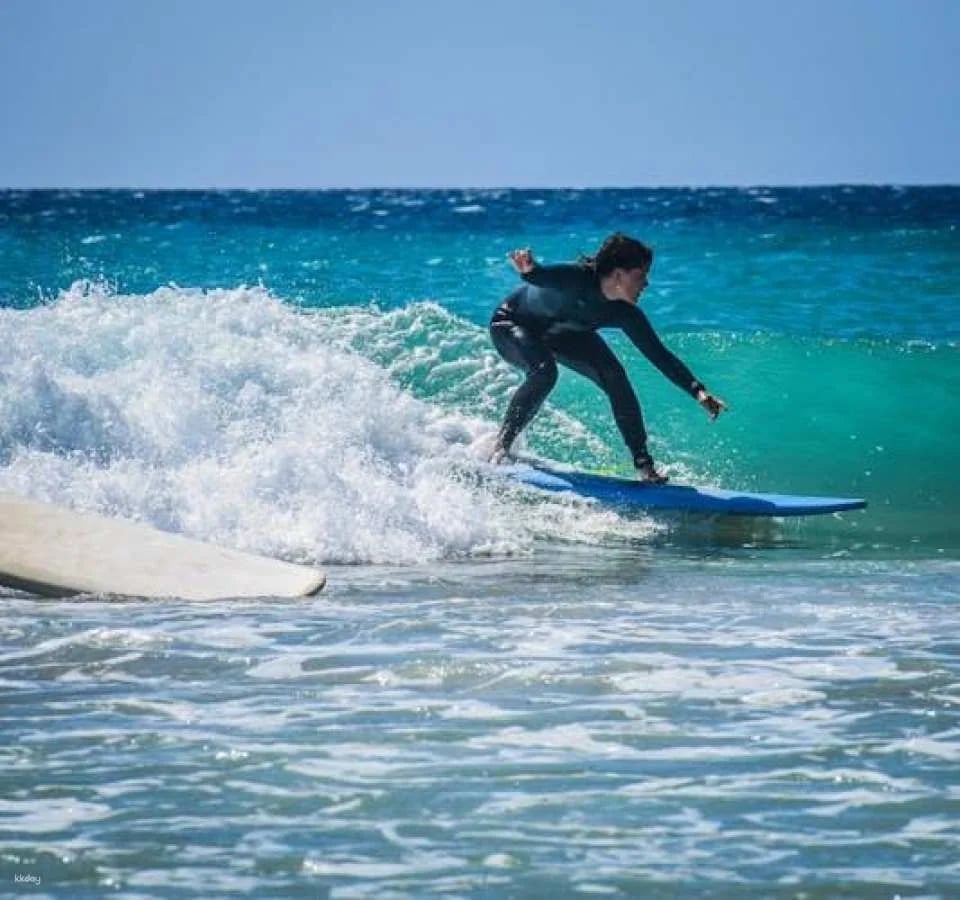 Surfing lessons in the south of Fuerteventura with transfers
