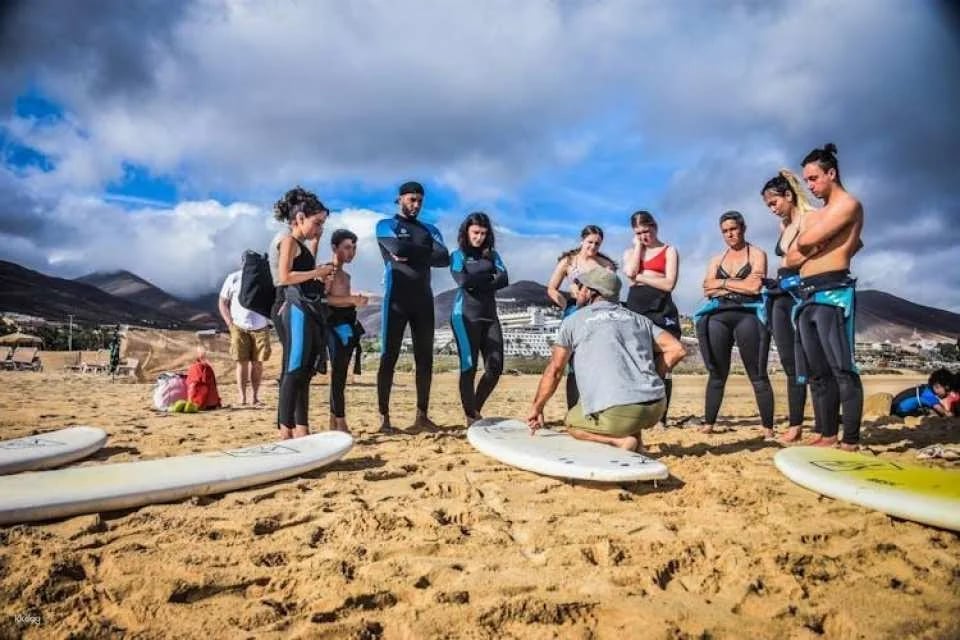 Surfing lessons in the south of Fuerteventura with transfers