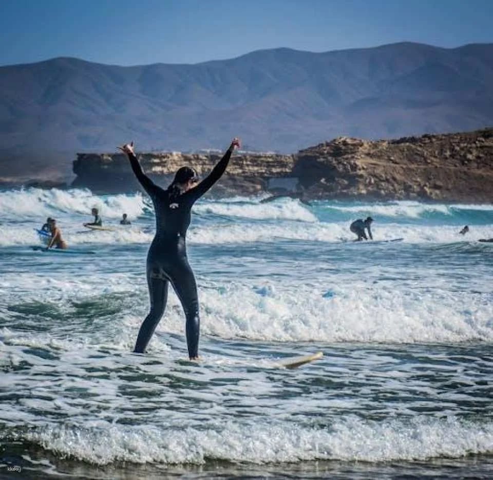 Surfing lessons in the south of Fuerteventura with transfers