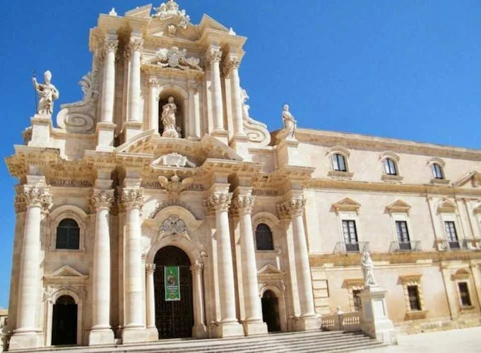 Syracuse and Ortygia Island guided tour from Taormina