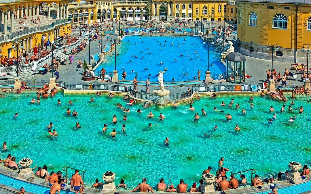Széchenyi Spa: Entry Tickets with Locker or Private Cabin and Fast Track Option Image 1