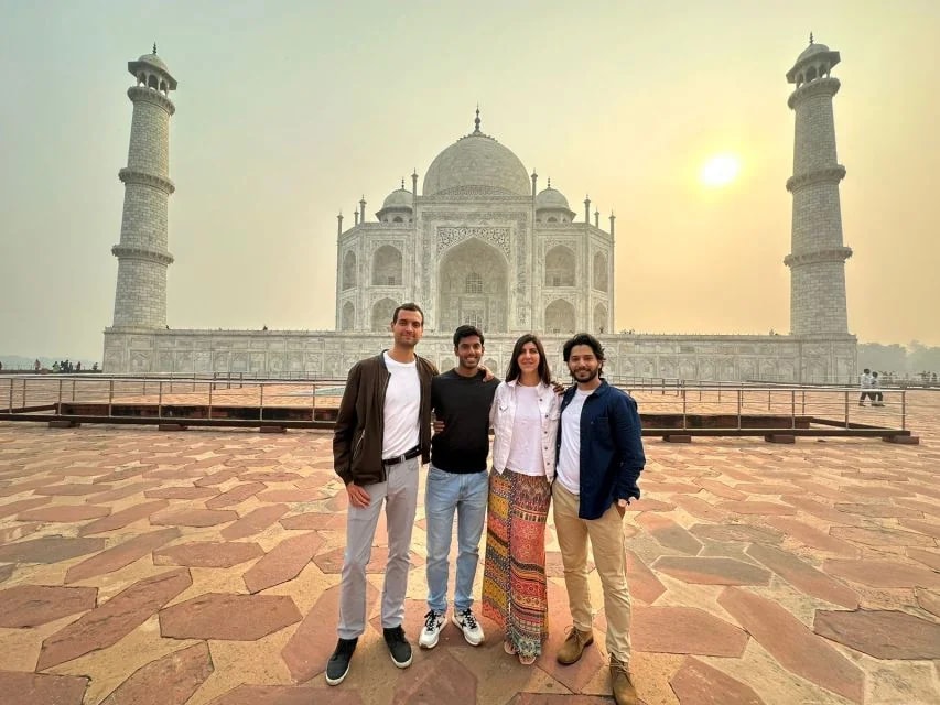 Taj Mahal: Guided Visit with Mausoleum Entry & Skip-the-Line Express Ticket