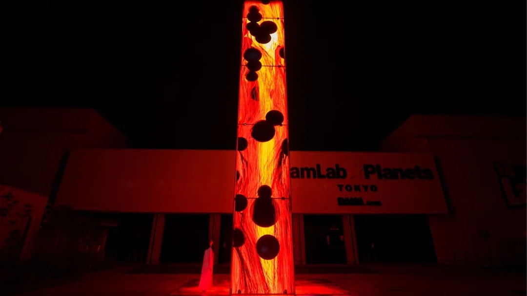 Digital light installation at TeamLab Planets Tokyo exhibit.