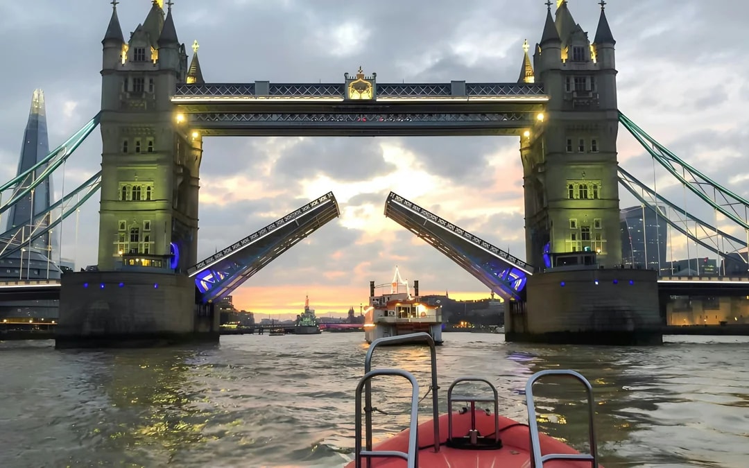 Thames River Speedboat Tour Image 5