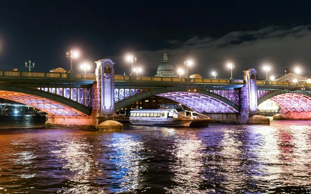 Thames River Uber Boat Trip Image 9