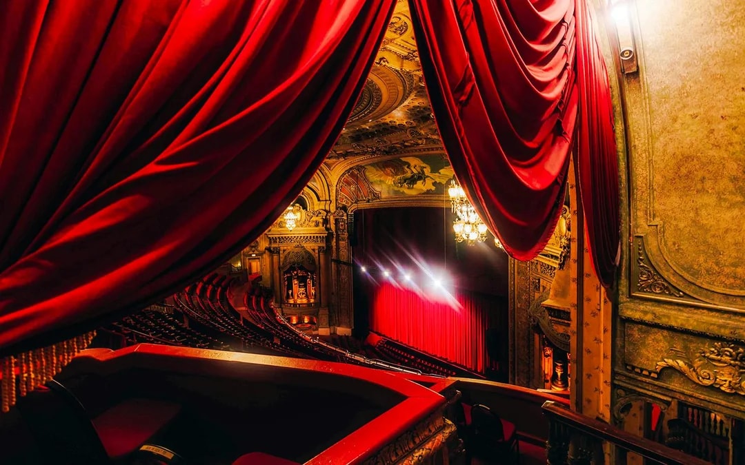The Chicago Theatre Tour Experience Image 6