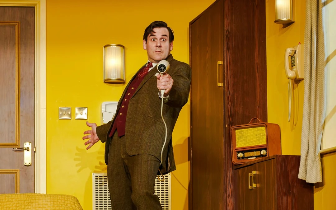 The Comedy About Spies Image 11