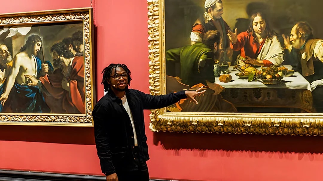 Tour guide explaining paintings at the National Gallery London.