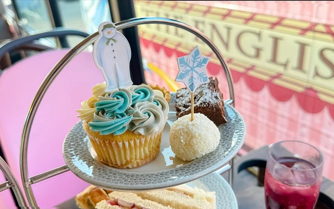 The Snowman™ Afternoon Tea Bus Tour Image 6