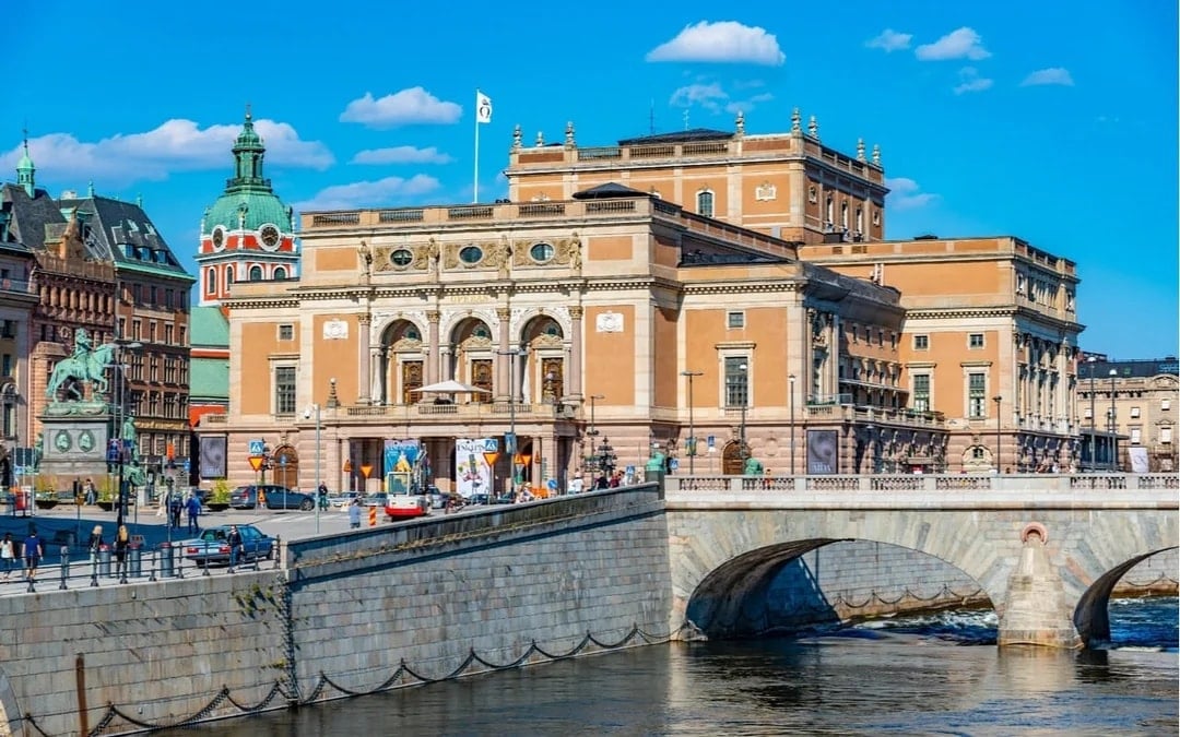 The Troll Escape in Stockholm: Self-Guided City Exploration Game