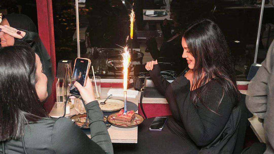 Guests enjoying dessert with sparklers on Théo Boat Seine River Dinner Cruise.