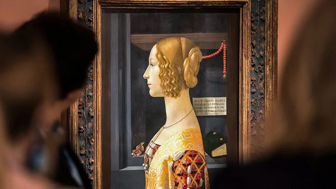 Painting of a woman in profile at Thyssen-Bornemisza Museum, Madrid.