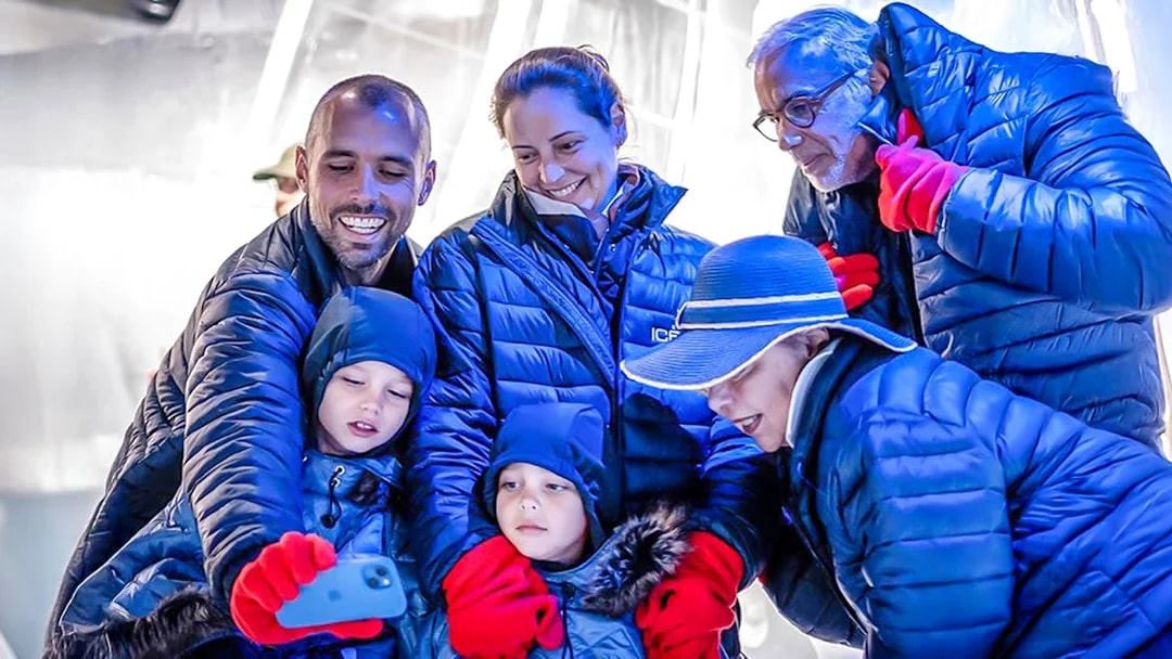 Guests taking a selfie at Berlin Icebar wearing winter coats and gloves.