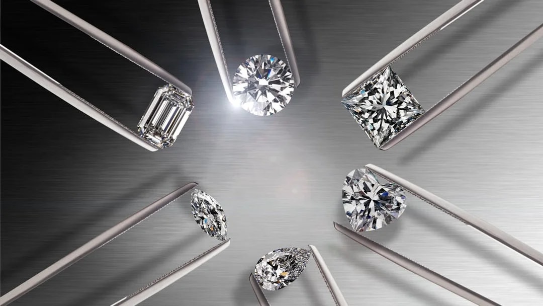Various diamond cuts displayed with tweezers at Diamond Museum Amsterdam.