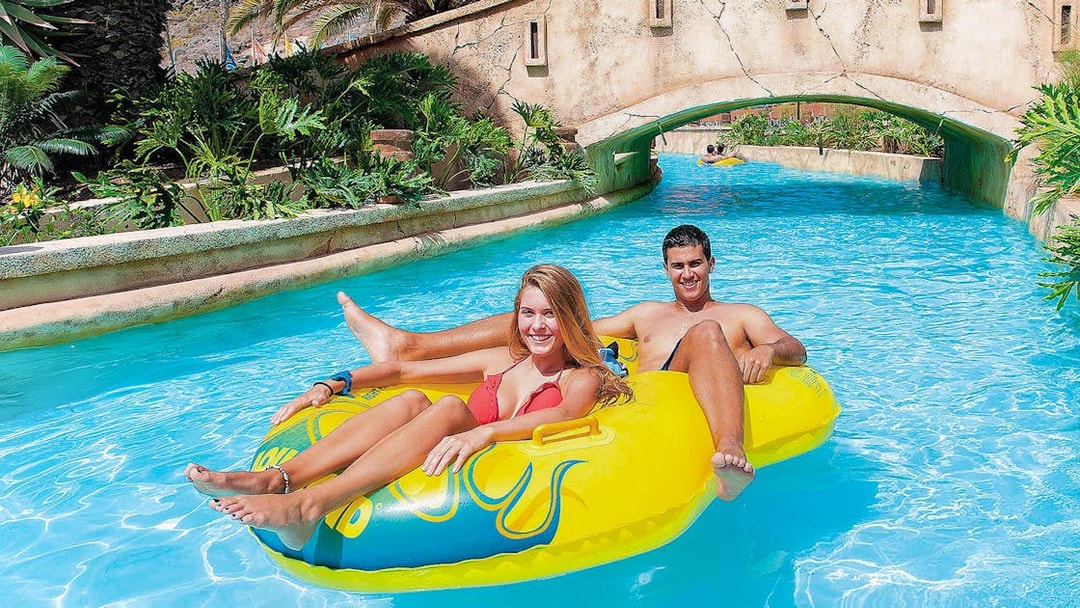 Couple enjoying a lazy river ride at Aqualand Maspalomas.