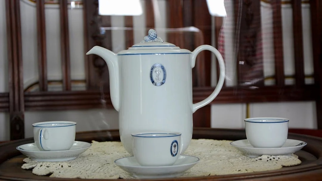 Porcelain tea set on display aboard Frigate D. Fernando II e Glória.