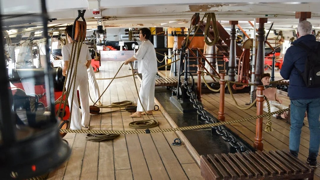 Crew members handling ropes on the deck of Frigate D. Fernando II e Glória.