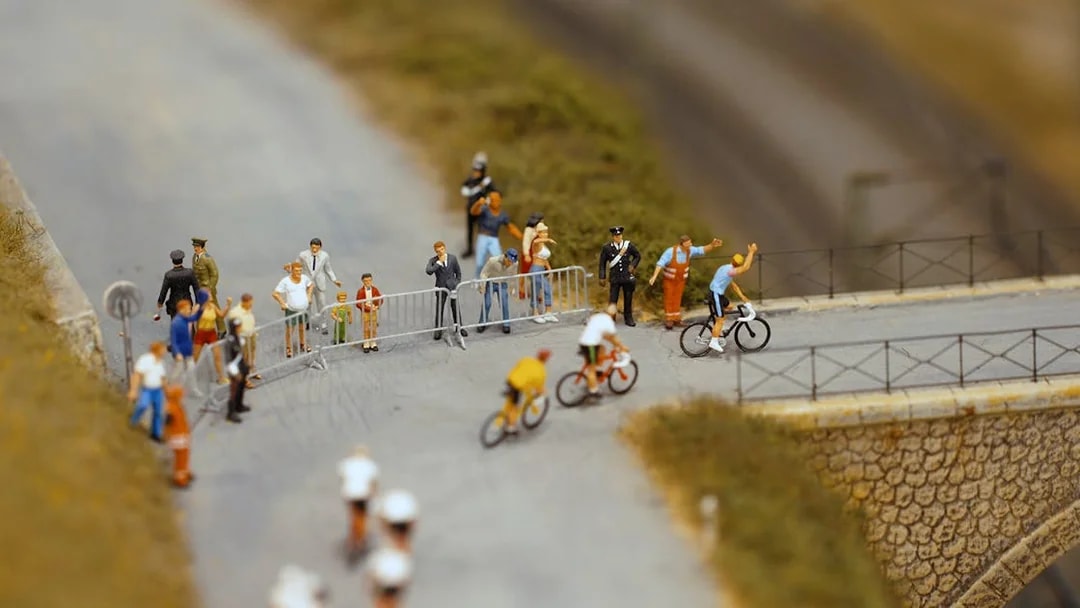 Cyclists and spectators at Hzero Miniature Railway Museum exhibit.