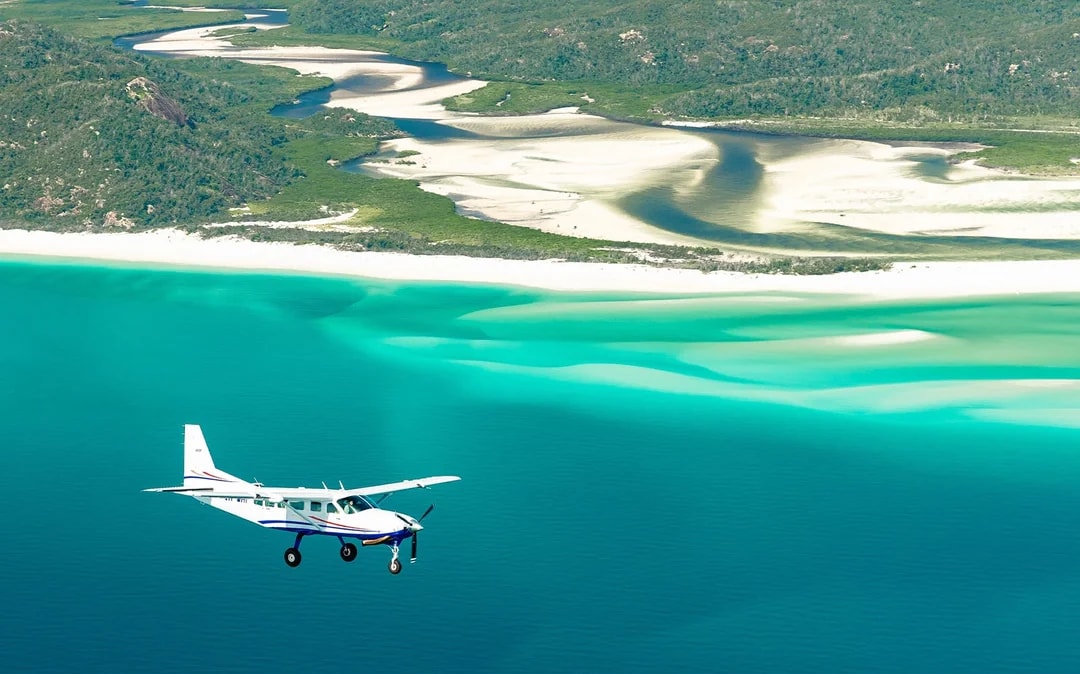 Tickets to Whitsunday Islands & Great Barrier Reef 1-hr Scenic Flight Image 11
