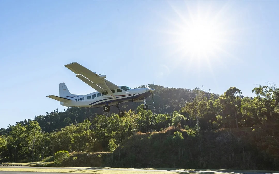 Tickets to Whitsunday Islands & Great Barrier Reef 1-hr Scenic Flight Image 7