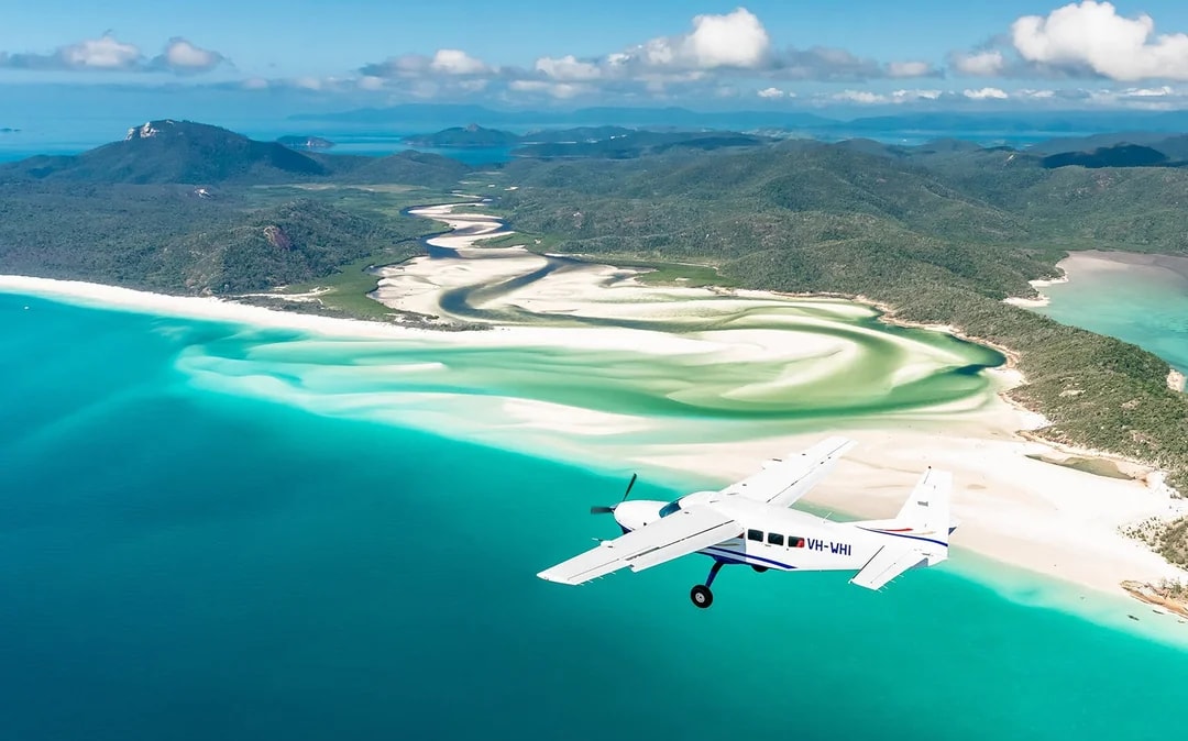 Tickets to Whitsunday Islands & Great Barrier Reef 1-hr Scenic Flight Image 8