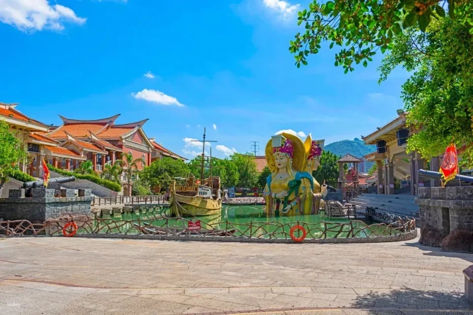 Tickets to Xiamen Old Courtyard Scenic Area + Tickets to the super-large 360-degree moving seat indoor live-action performance "Legend of Southern Fujian"