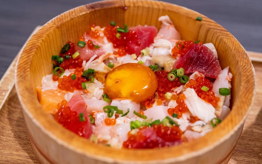 Tokyo: Toyosu Tuna Auction and Tsukiji Market Guided Walking Tour Image 10