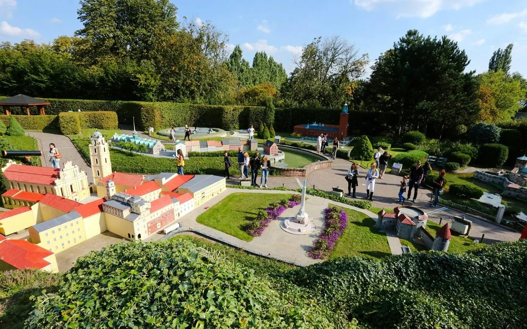 Tootbus: Brussels Hop-on Hop-off Bus Tour + Mini Europe Tickets Image 6