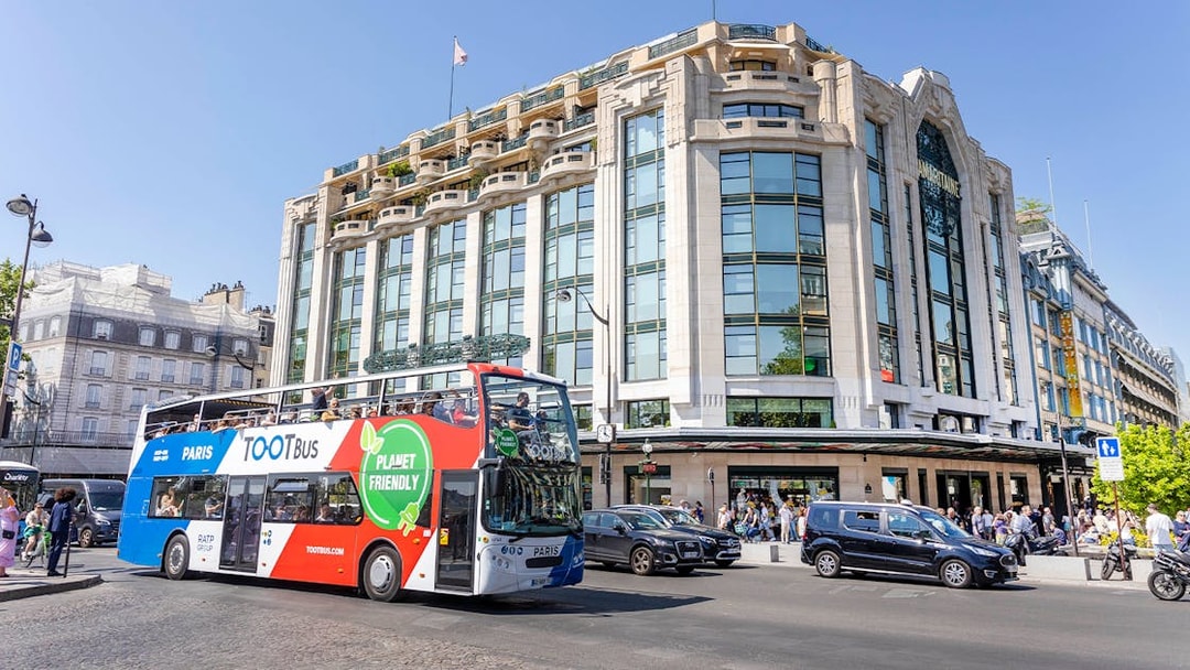 Paris hop-on hop-off bus passing Samaritaine department store.