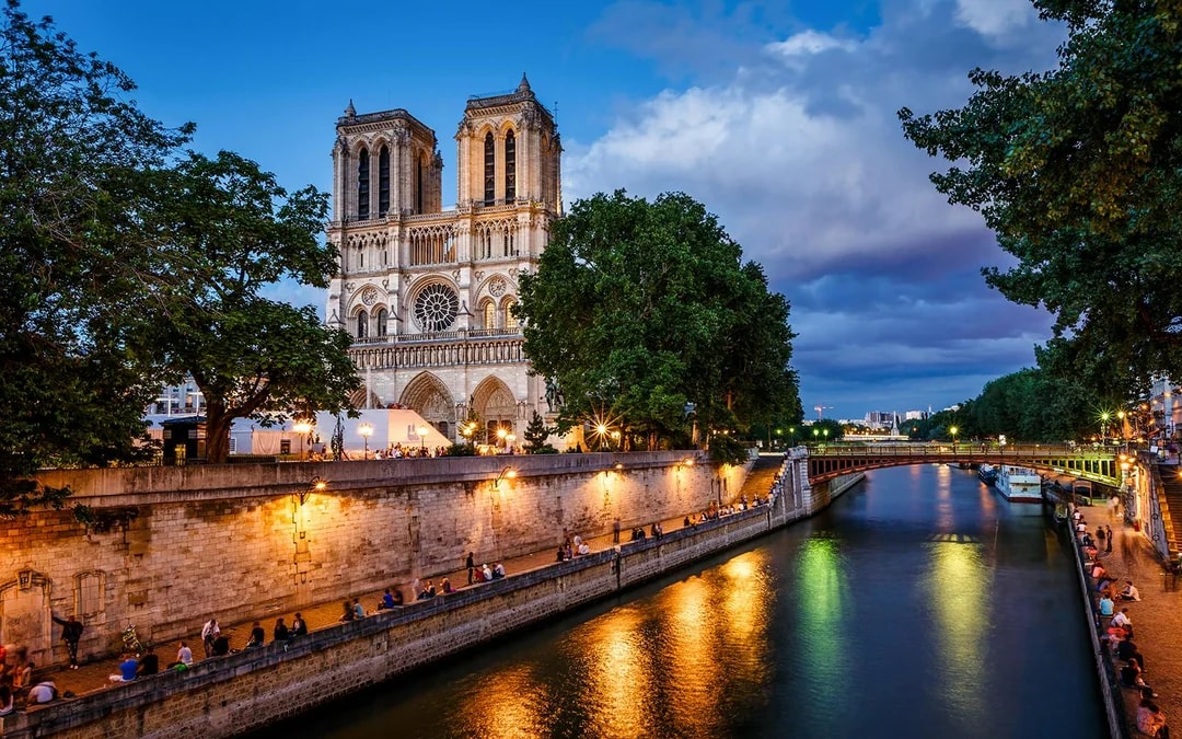 Tootbus: Paris Night Bus Tour Image 4