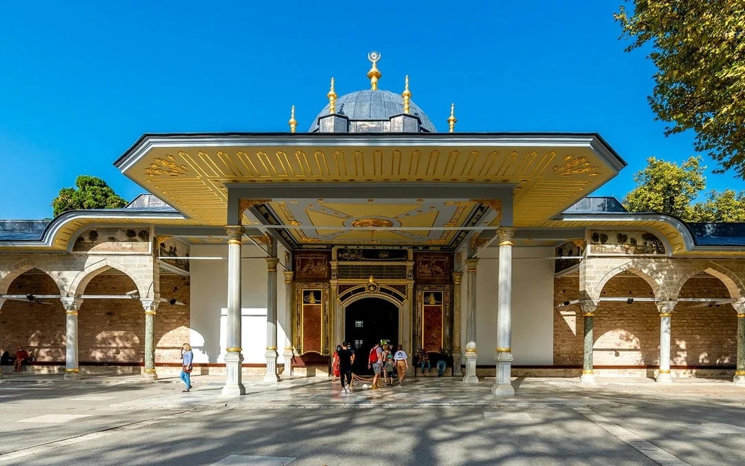 Topkapi Palace & Harem + Hagia Irene Skip-the-Line Guided Tour