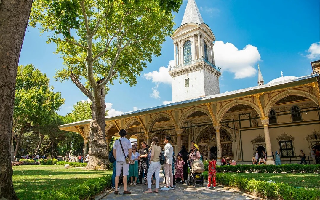 Topkapi Palace Skip-the-Line Tickets with Audio Guide Image 7