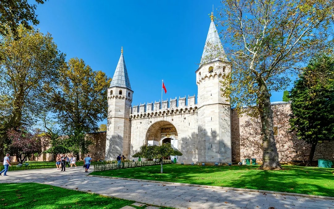 Topkapi Palace Skip-the-Line Tickets with Audio Guide Image 1