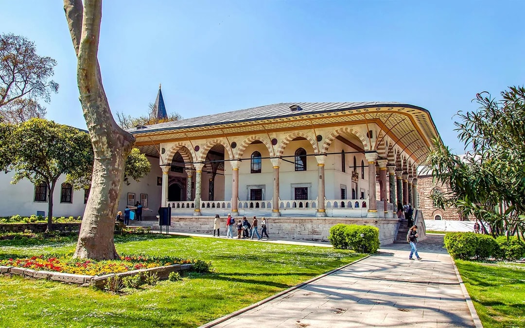 Topkapi Palace Skip-the-Line Tickets with Audio Guide Image 10