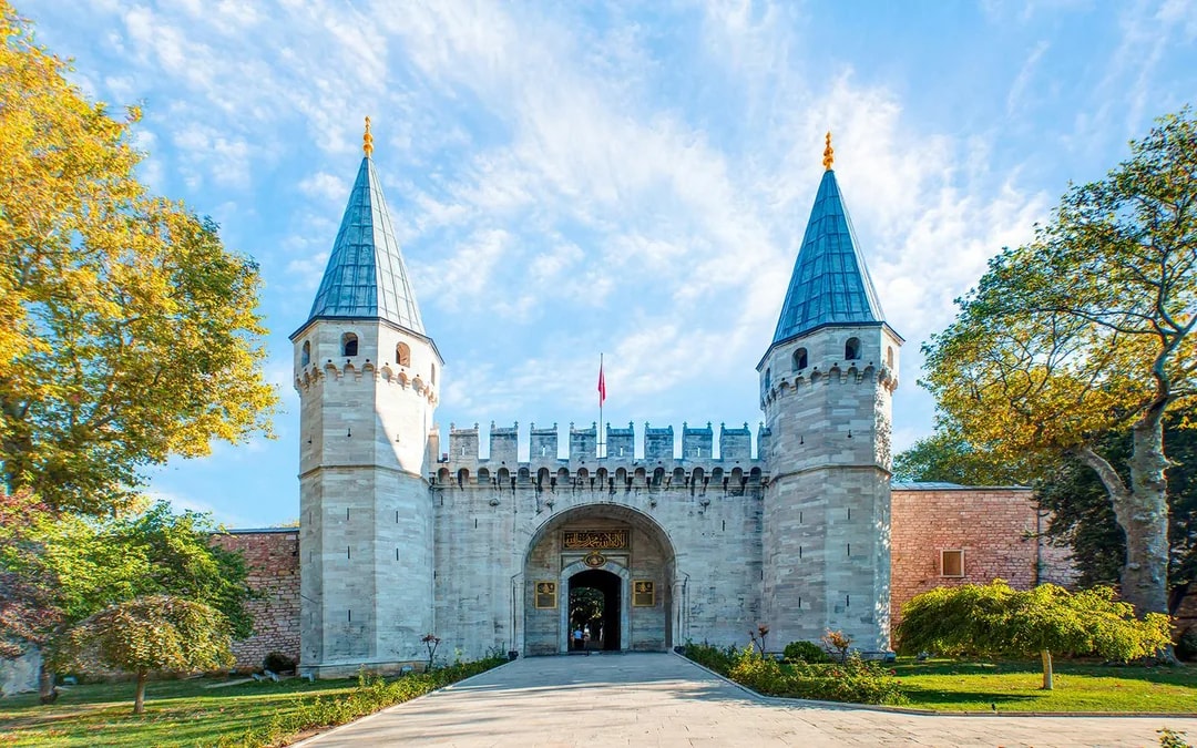 Topkapi Palace Skip-the-Line Tickets with Audio Guide Image 1