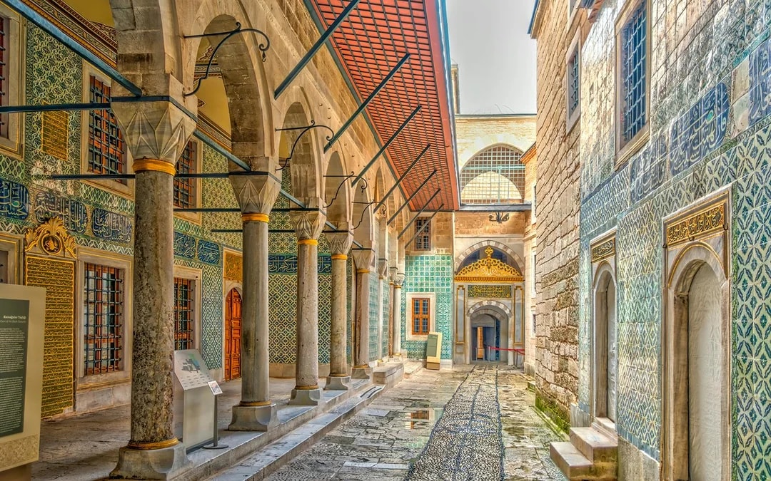 Topkapi Palace Skip-the-Line Tickets with Audio Guide Image 3