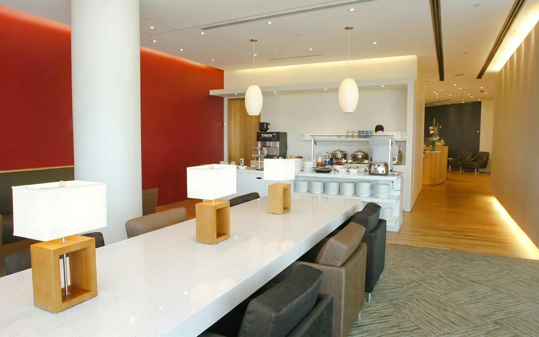 Toronto Pearson International Airport: Plaza Premium Lounge at Terminal 3 (Domestic Departures) Image 2